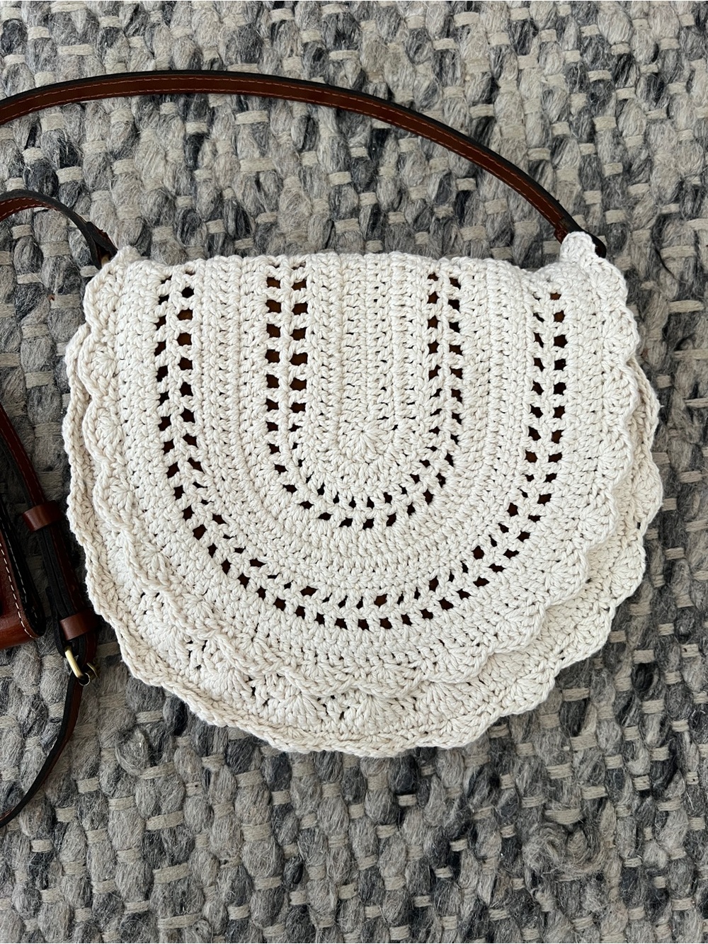 Handcrafted Crochet and Leather Half-Moon Crossbody Bag and matching wallet. - Picture 3 of 7